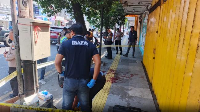 Two People Injured in Armed Robbery at Jember Gold Shop