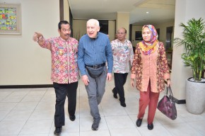 Profesor Asal London Ingin Mengabdikan Ilmunya di Gresik