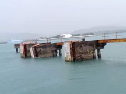 Dermaga Bawean Rusak, Kapal Barang Terhambat Sandar