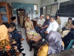 Viral Guru Ditantang Siswa, DPRD Gresik Gagas Perda Perlindungan Pendidik