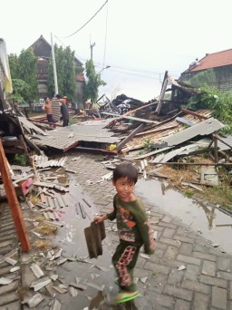 Lagi, Angin Puting Beliung di Gresik Terjang Rumah Pasutri