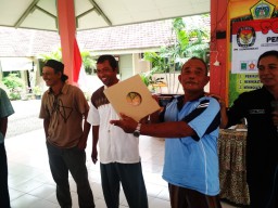 Sosialisasi Pemilu Sambil Bagi-bagi ‘Doorprize’