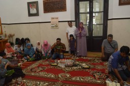 Warga Keturunan Bawean di Singapura Tandang ke Rumah Dinas Wabup