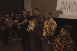 Lima Tokoh Inspiratif Terima Penghargaan dari PWI Gresik