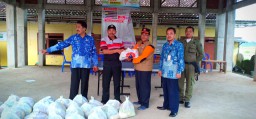 BPBD Serahkan 300 Paket Sembako kepada Korban Banjir