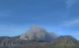 Gunung Bromo Keluarkan Abu Vulkanik, Penerbangan Maskapai Perlu Waspada