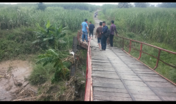 Beginilah Kondisi Jembatan Perbatasan Gresik-Mojokerto yang Dikabarkan Putus