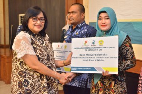 Bangun Kebersamaan, PC Ketapang II LTD Serahkan Bantuan untuk 6 Desa
