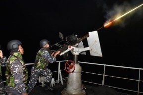 KRI dr Suharso-990 Lumpuhkan Serangan Udara
