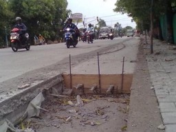 Jalan Raya Pucuk-Babat Dicor, Satlantas Berlakukan  Contra Flow