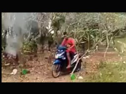 Pemuda Trek-Trekan di Atas Makam Diamankan Polisi