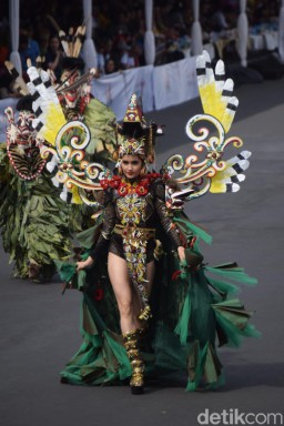 Penampilan Sexi Cinta Laura di JFC