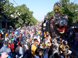 Semarak, Karnaval Tujubelasan Desa Tunggul