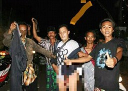 Digerebek di Rumah Bidan Berstatus Janda, Bripka David Diarak Keliling Kampung