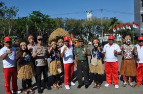 Karnaval Bhinneka Tunggal Ika, Pemda Gresik Sajikan Beragam Budaya Termasuk Khas Papua
