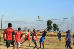 Semangat HUT RI, Kartar Jotosanur Serukan Pilkades Damai Lewat Lomba Voli