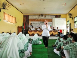 Kartika Datangi Sekolah, Bentengi Siswa dari Bahaya Narkoba