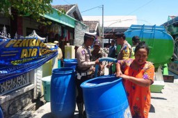Sudah Tiga Bulan, Sejumlah Desa di Duduksampeyan Dilanda Kekeringan