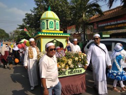 Peringati Tahun Baru Hijriyah, KUA Sawahan Ajak Santri Lomba Kirab