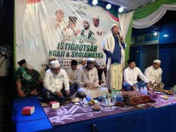 Ngaji dan Bersholawat di Eks Gang Dolly
