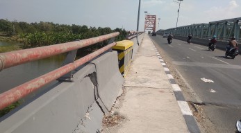 Belum Setahun, Jembatan Sembayat Retak