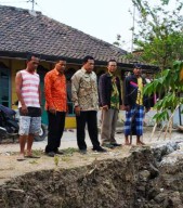 Bantaran Sungai Bengawan Solo Ambles, Camat Usulkan Relokasi Warga