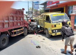 Laka Proliman Kapas, Sopir Pikap Terjepit Enam Penumpang Luka-luka