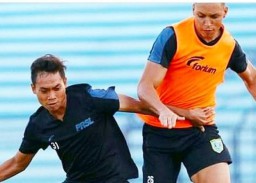 Jamu Persebaya, Persela Paten Target Tiga Poin