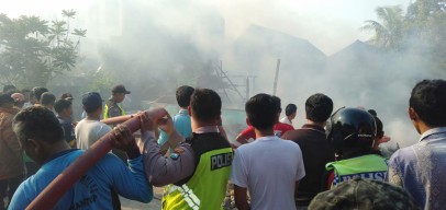 Antar Cucunya ke Sekolah, Dua Rumah Ludes Dilalap Api