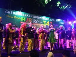 ‘Cendol Dawet’ Nella Kharisma Goyang Sobat Ambyar Bojonegoro