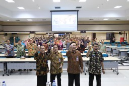 Makan Telur Bersama, Tak Ada yang Keracunan