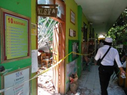 Atap Kelas SDN di Kota Pasuruan Ambruk, Guru dan Siswa Tewas