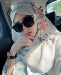 Kecantikan Kades Angely jadi Perbincangan di Istana Negara