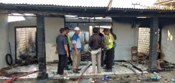 Ditinggal ke SPBU, Rumah Penjual Bensin Ecer Hangus Terbakar