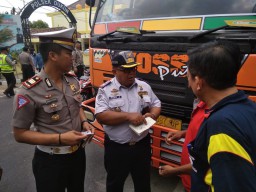 Tindak Tegas Dump Truk Mokong, Jalan Raya Lasem Bakal Diportal