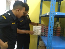 Bea Cukai Bojonegoro Sita Ratusan Ribu Batang Rokok Ilegal