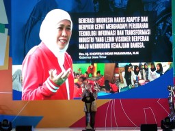 Khofifah Optimis Sekolah Double Track Tekan Pengangguran di Jatim