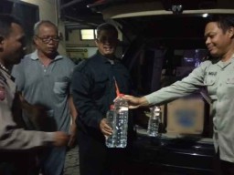 Belanja Arak dari Tuban, Pasutri Asal Surabaya Dihentikan Polisi dalam Perjalanan