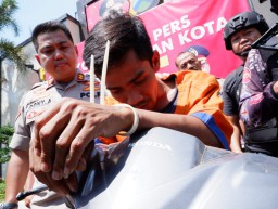 Nyaru Polisi Sambil Pamer Pistol, DPO Begal Didor
