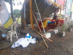 Pospam Tahun Baru di Sidayu Porak-poranda Diterjang Angin