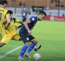 Dijamu Barito Putera, Singo Edan Takluk Tiga Gol Tanpa Balas