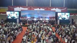 Tahun 2020, Jokowi Serahkan 2.020 Sertifikat Tanah di Gresik
