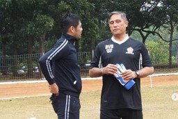 Kiper Persebaya Bakal Dilatih Mantan Partner Aji Santoso di Persela