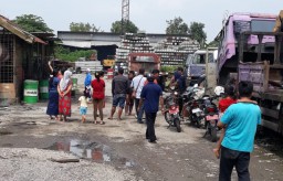 Sejumlah Rumah Retak, Warga Geruduk PT ITS