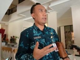 Isi Kekosongan Sementara, Dinkes Kirim Perawat Anestesi ke Bawean