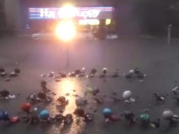 Diguyur Hujan Dua Jam, Sebagian Wilayah Surabaya Banjir