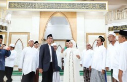 Gubernur Jatim Pastikan 9 Mahasiswa Unesa di Wuhan Aman, Meski Terisolasi