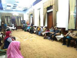 Gubernur Pastikan Mahasiswa Unesa di Wuhan Segera Dievakuasi