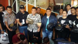 Gerebek Home Industry Tembakau Gorila, Polisi Amankan 4 Pria di Apartemen Siwalankerto