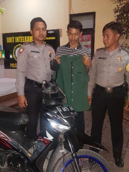 Pria Ini Curi Dompet Demi Pelek Motor